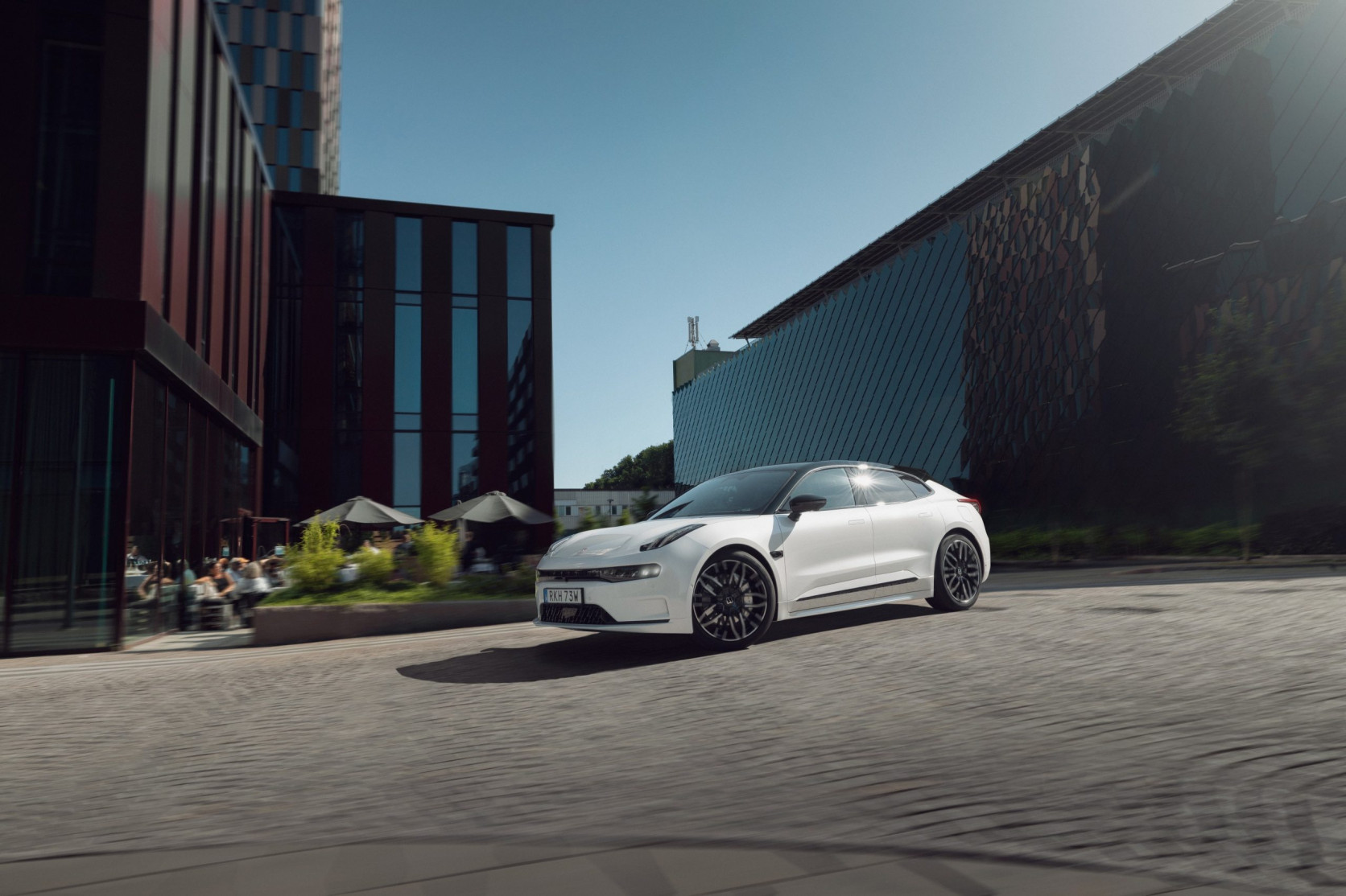 1714030768-zeekr-001-001