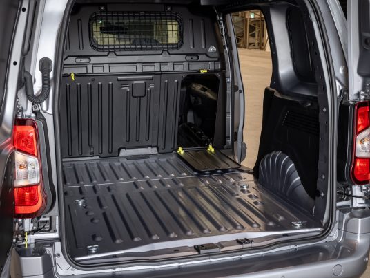 2024_Proace City Comfort L1 BEV_ Grey Cloud_Interior_011