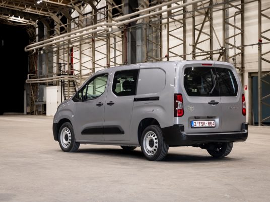 2024_ Proace City CrewCab L2 130hp_ Grey Cloud_Static_002