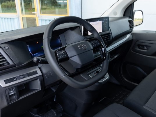 2024_Proace Comfort L1 BEV_ Grey Cloud_Interior_001