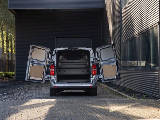 2024_Proace Comfort L1 BEV_ Grey Cloud_Static_009