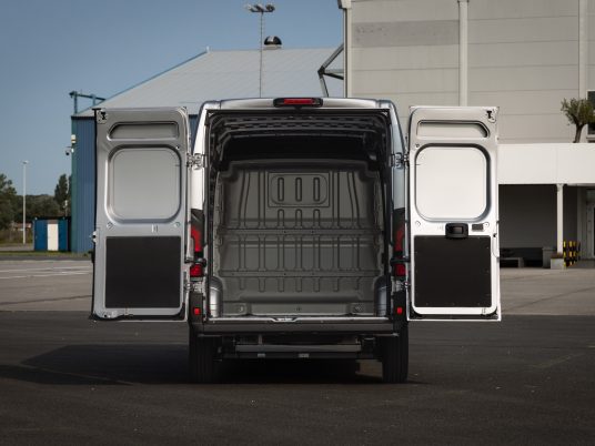 2024_Proace MAX Comfort H2L3 BEV_ Silver Shadow_Static_010