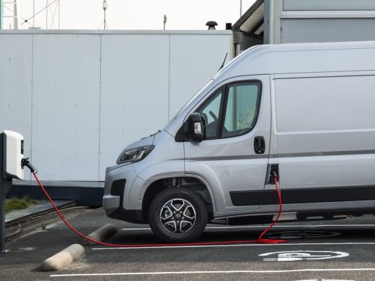 2024_Proace MAX Comfort H2L3 BEV_ Silver Shadow_Static_012