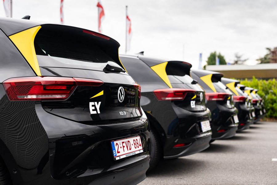 300 nouveaux collaborateurs d'EY ont reçu leur Volkswagen ID.3