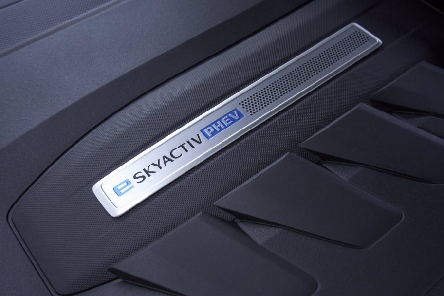 mazda_2.5-e-skyactiv-phev-2_lowres