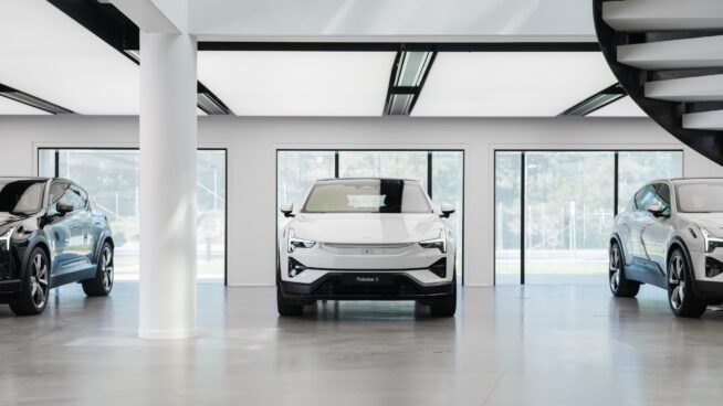 Polestar_delivers_first_customer_Polestar_3_electric_SUVs