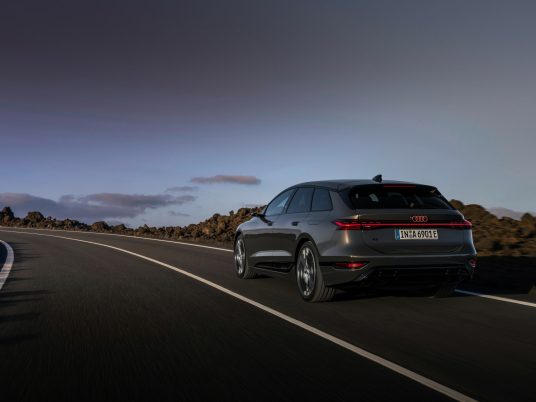 Dynamic photo,
Colour: Magnet grey