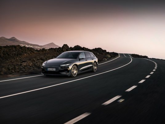 Dynamic photo,
Colour: Magnet grey