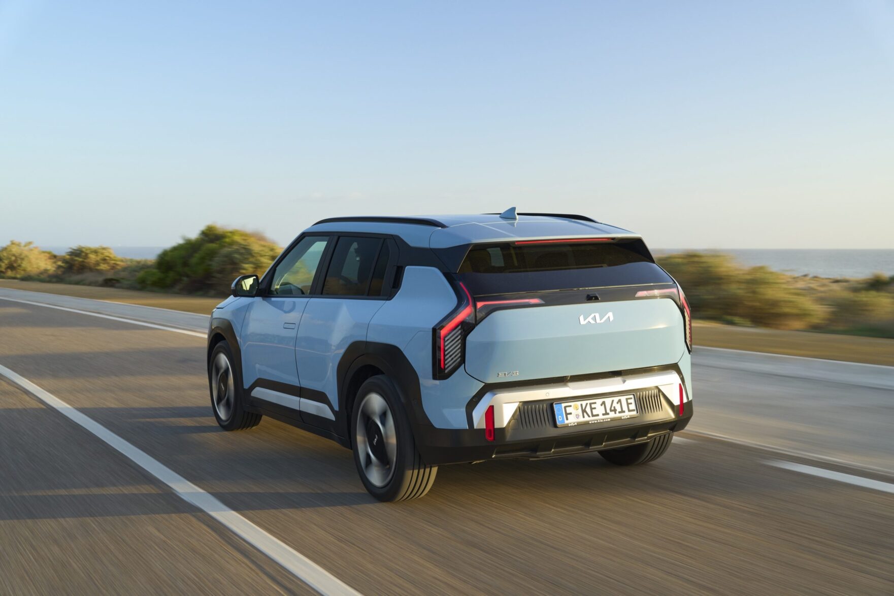 KIA EV3_-5