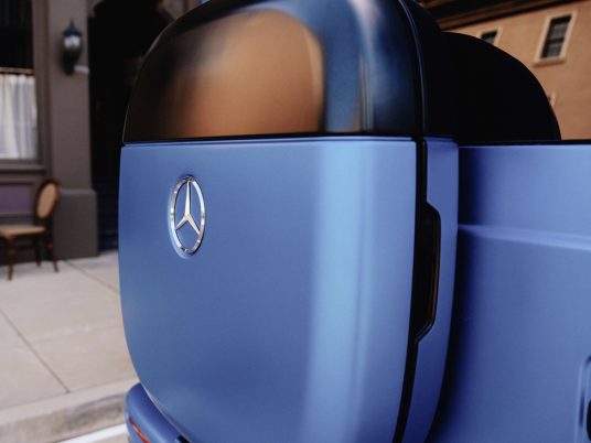 Markenkampagne „Rise of Electric“ zur Markteinführung G580 mit EQ Technologie (Energieverbrauch kombiniert: 30,3-27,7 kWh/100 km | CO₂-Emissionen kombiniert: 0 g/km | CO₂-Klasse: A) und Hollywoodstar Bradley Cooper.;G580 mit EQ Technologie (Energieverbrauch kombiniert: 30,3-27,7 kWh/100 km | CO₂-Emissionen kombiniert: 0 g/km | CO₂-Klasse: A)* Brand campaign “Rise of Electric” on market launch G 580 with EQ Technology (energy consumption combined: 30.3-27.7 kWh/100 km | CO₂ emissions combined: 0 g/km | CO₂ class: A) and Hollywood star Bradley Cooper.;G 580 with EQ Technology (energy consumption combined: 30.3-27.7 kWh/100 km | CO₂ emissions combined: 0 g/km | CO₂ class: A)*