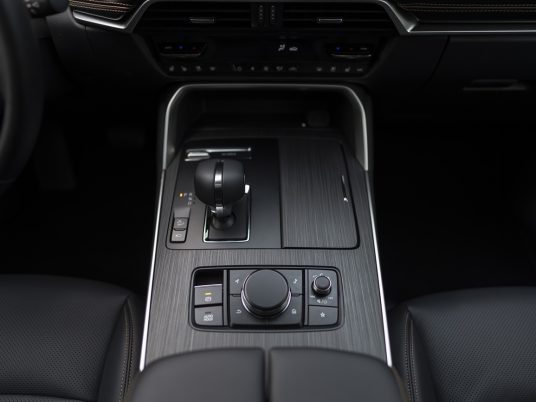 2025_mazda_cx-60_spain_zs_int_3_highres_ld