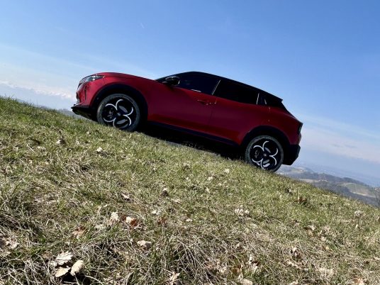 Alfa-Romeo-Junior-IbridaQ4-2