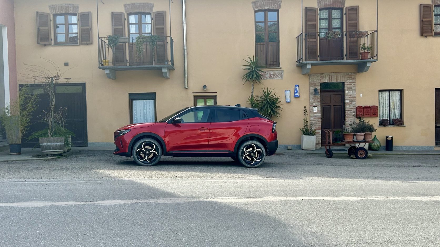 Alfa-Romeo-Junior-IbridaQ4-3