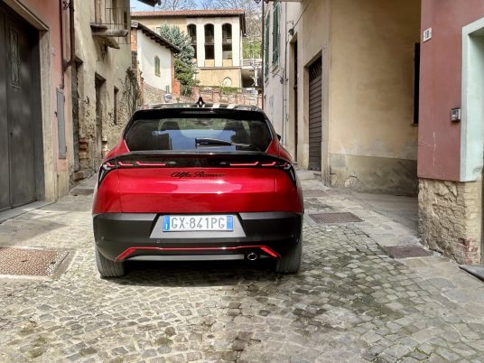 Alfa-Romeo-Junior-IbridaQ4-4