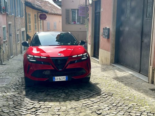 Alfa-Romeo-Junior-IbridaQ4-5