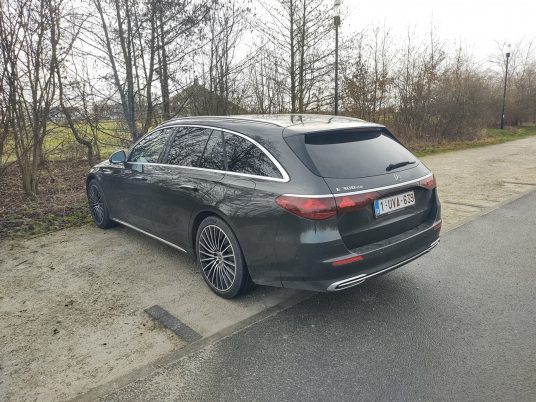 Mercedes E300de_10_ld