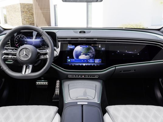 Mercedes-Benz E-Klasse T-Modell, AMG Line, Night Paket; Exterieur: MANUFAKTUR alpingrau uni; Interieur: AMG Line, Nappaleder nevagrau/schwarz, Mittelkonsole in Metall-Mischgewebe silber hell Mercedes-Benz E-Class Estate, AMG line, night package; exterior: MANUFAKTUR alpine grey solid; interior: AMG line, nappa leather neva grey/black, light silver metallic mixed fabric centre console