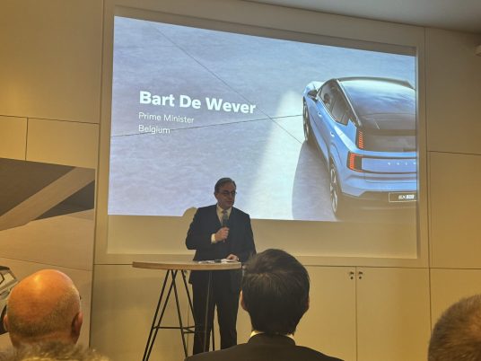 Bart-De_Wever-Volvo-Gand-1