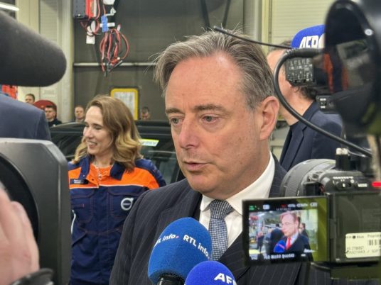 Bart-De_Wever-Volvo-Gand-11