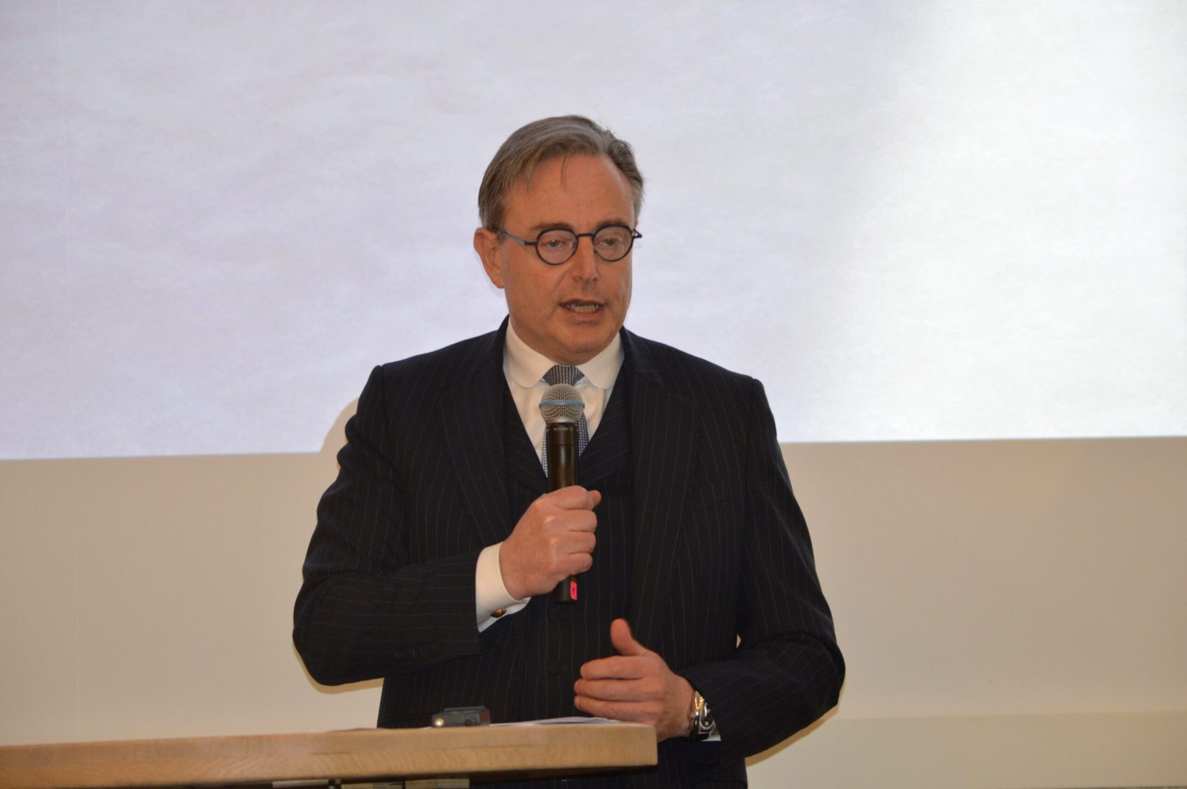 Bart-De_Wever-Volvo-Gand-2