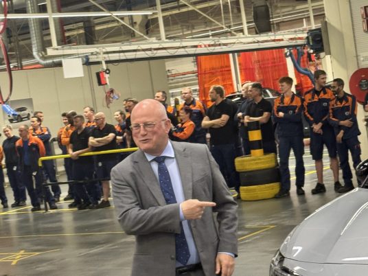 Bart-De_Wever-Volvo-Gand-8