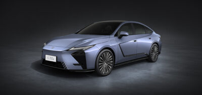 Lexus ES 2025 : elle arrive aussi avec des versions électriques !