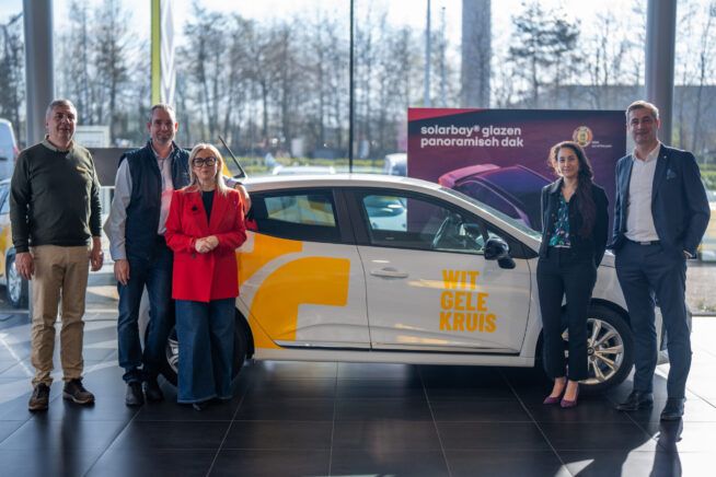 vlnr: Johan Van de Rul (garage Pashuysen Genk), Davy Gijsemans (Group Pashuysen), Nadja Vananroye (alg. directeur WGK Limburg), Bianca Sanza (facilitair manager WGK Limburg), Thomas Anthuenis (Zenith Graphics)