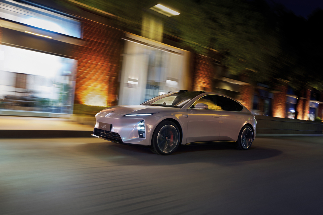 Hedin Automotive x NIO & firefly 2