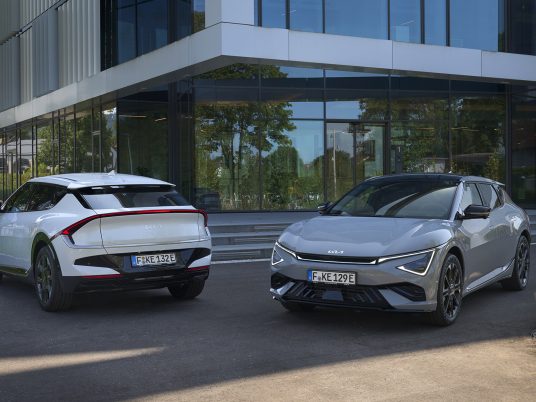 kia-all-new-ev6-baseline-my25-snow-white-pearl-outdoor-static-digital-1920x1080-012