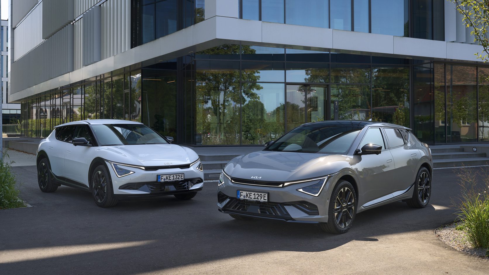 kia-all-new-ev6-baseline-my25-snow-white-pearl-outdoor-static-digital-1920x1080-013