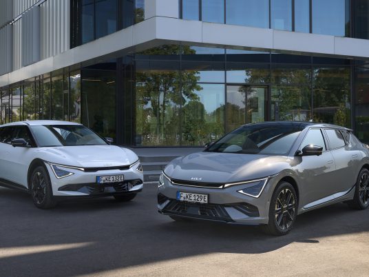 kia-all-new-ev6-baseline-my25-snow-white-pearl-outdoor-static-digital-1920x1080-013