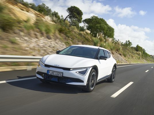 kia-new-ev6-baseline-my25-snow-white-pearl-dynamic-digital-1920x1080-005