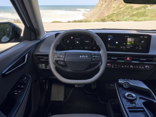 kia-new-ev6-baseline-my25-snow-white-pearl-interior-digital-1920x1080-001