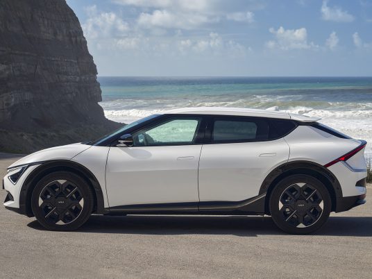 kia-new-ev6-baseline-my25-snow-white-pearl-static-digital-1920x1080-003
