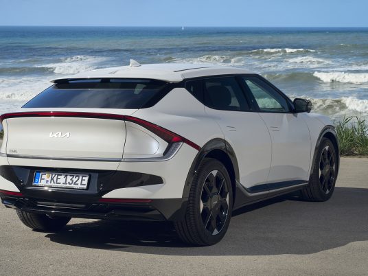 kia-new-ev6-baseline-my25-snow-white-pearl-static-digital-1920x1080-007