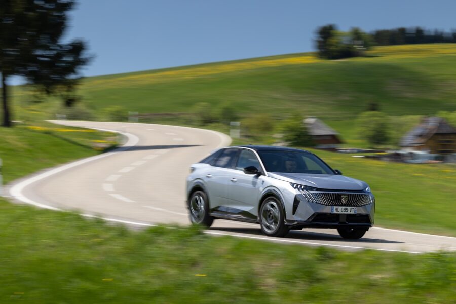 Essais Peugeot E-3008 & E-5008 Dual Motor : pour conducteurs exigeants