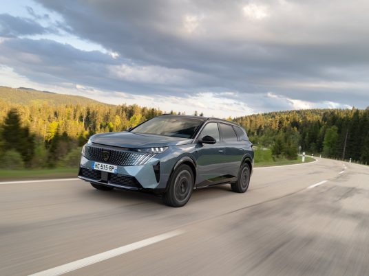 PEUGEOT_E5008DUALMOTORTESTDRIVE_2311TC_0244_ld