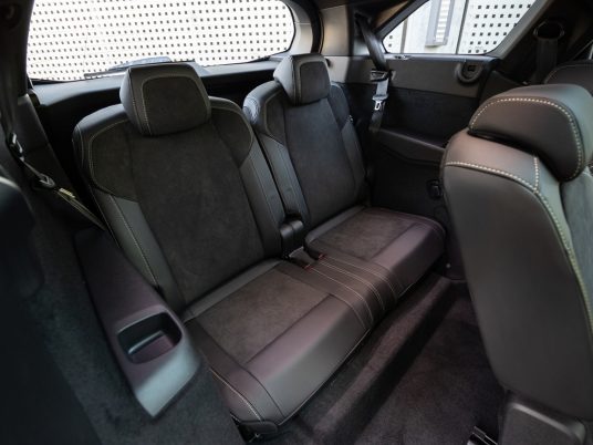 PEUGEOT_E5008DUALMOTORTESTDRIVE_2311TC_1201_ld