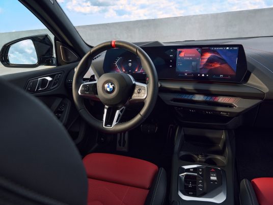 P90572299_lowRes_the-new-bmw-m235-xdr