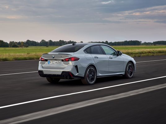 P90572401_lowRes_the-new-bmw-m235-xdr