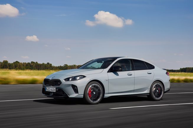 P90572407_lowRes_the-new-bmw-m235-xdr