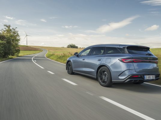 2025_BYD_SEAL6_Action_002