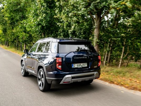 KGM Torres Hybrid 0010