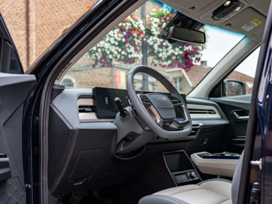 KGM Torres Hybrid 0036