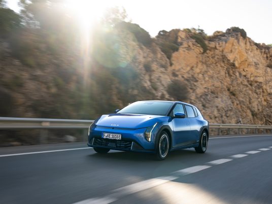 kia-ev4-base-line-blue-flame-dynamic-hires-001