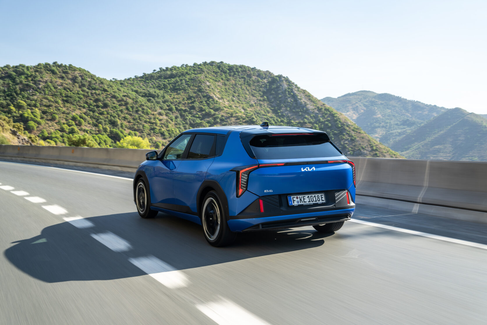 kia-ev4-base-line-blue-flame-dynamic-hires-005