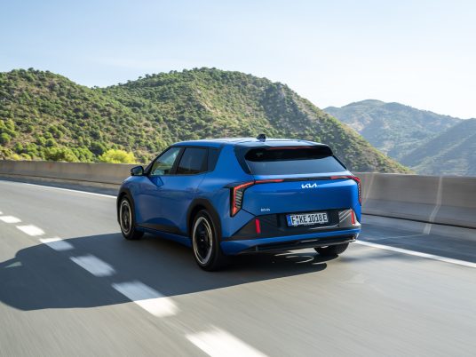 kia-ev4-base-line-blue-flame-dynamic-hires-005