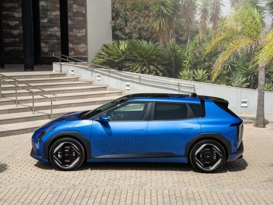 kia-ev4-base-line-blue-flame-static-hires-003