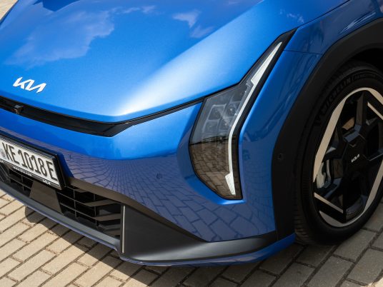 kia-ev4-base-line-blue-flame-static-hires-007