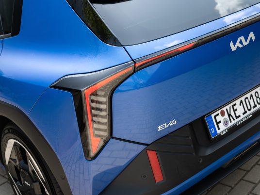 kia-ev4-base-line-blue-flame-static-hires-010
